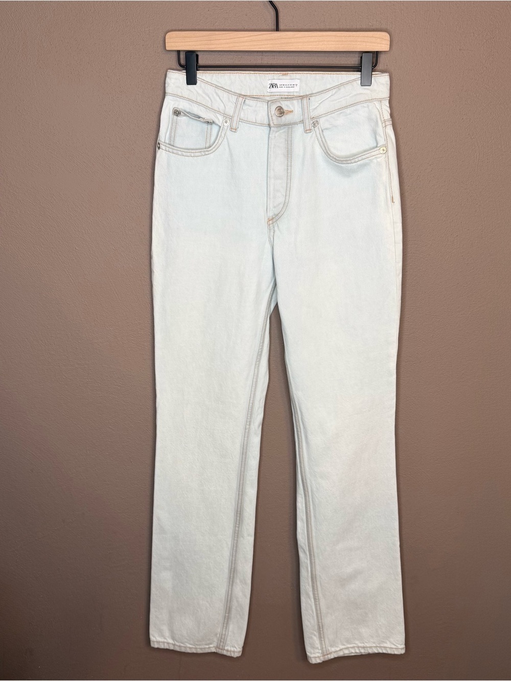 Zara Light Wash Straight Leg Mid Rise 4 Button Fly Denim Jeans Women’s Size 4